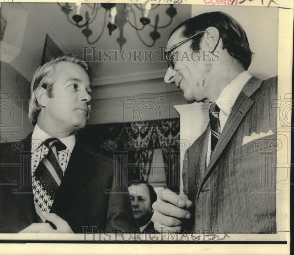 1974 Press Photo Governor Edwards talks with Director of FEA, William Simon.- Historic Images