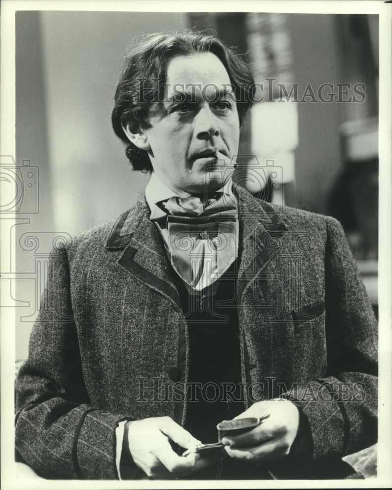 1980 Press Photo Peter Egan plays as poet-playwright Oscar Wilde in &quot;Lillie&quot;- Historic Images