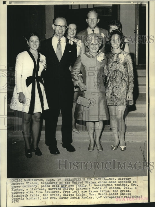 1970 Press Photo Dorothy Andrews Elston with her Washington family. - nob08615