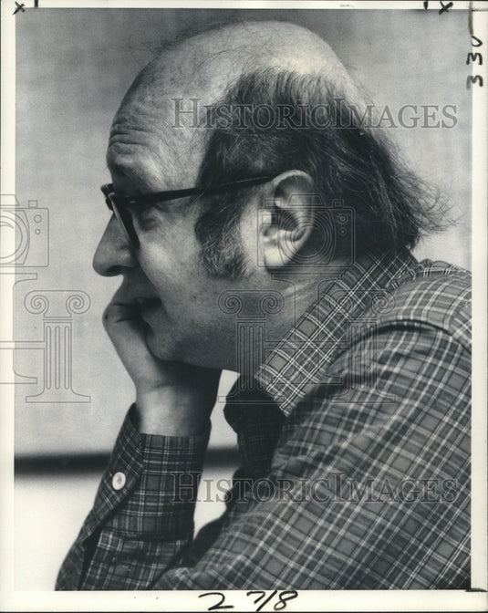1977 Press Photo Jules Feiffer, credited in off-Broadway title, Feiffer's People- Historic Images
