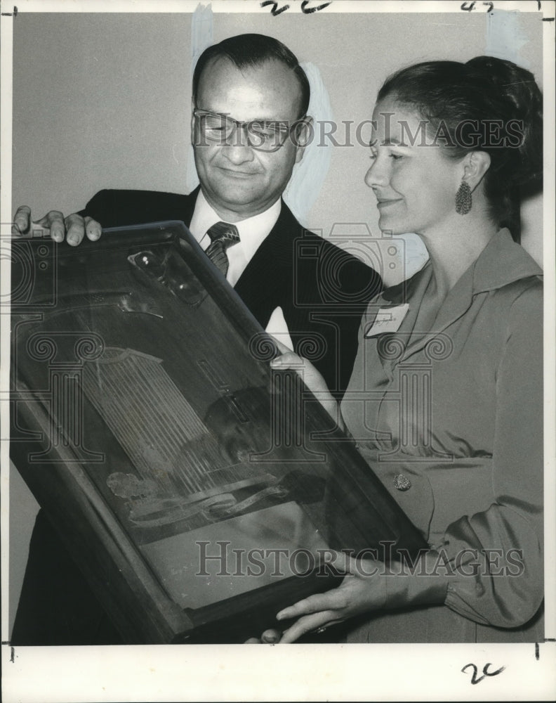 1970 Press Photo Mrs. Jean C. Felts receives award for Outstanding Woman Realtor- Historic Images