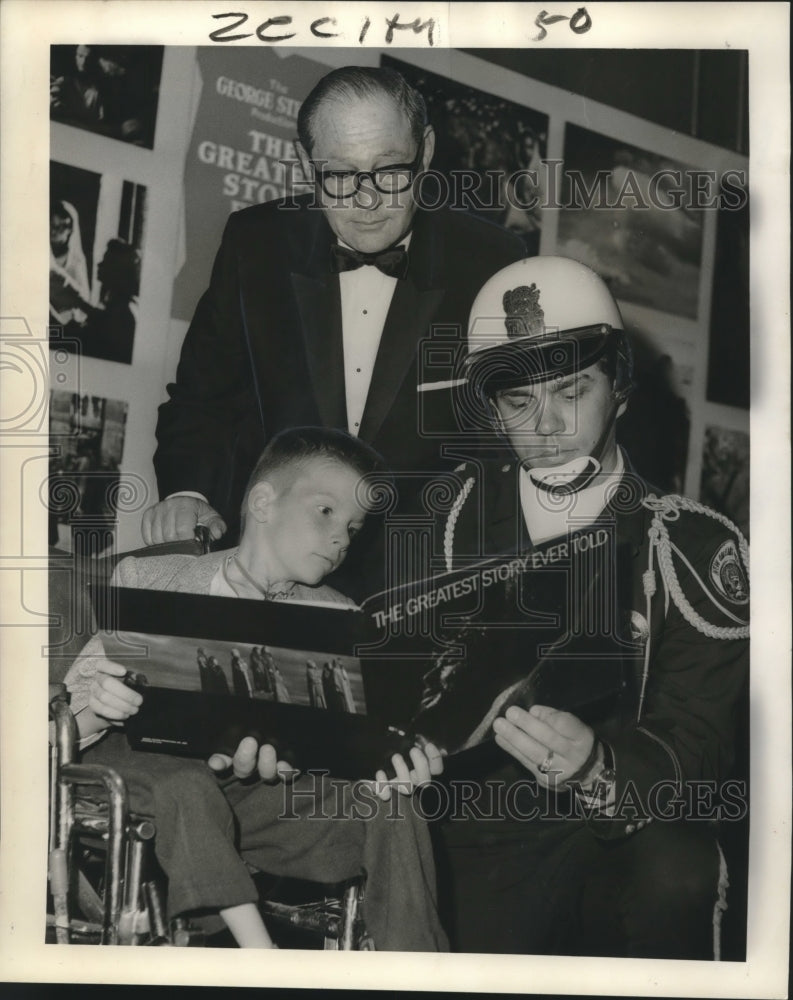 Load image into Gallery viewer, 1965 Press Photo Joey Weber with John Fenasci &amp; Eugene Picker read a book
