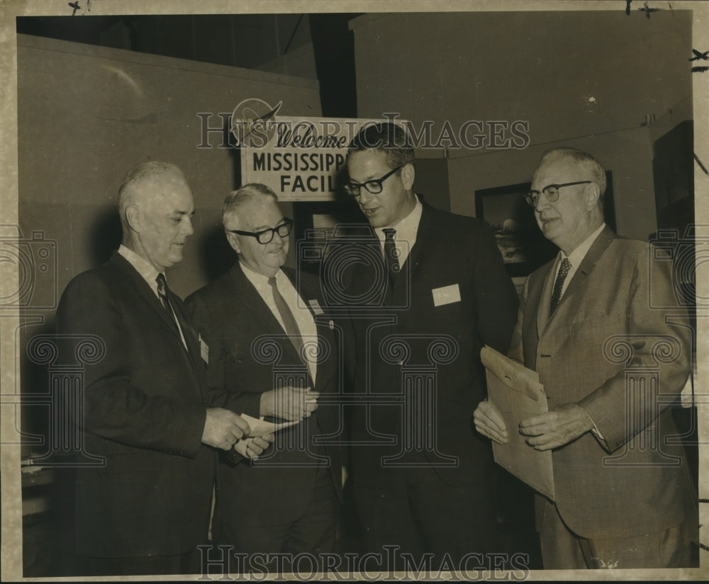 1968 Press Photo Small Business Director George Feild talking with colleagues - Historic Images