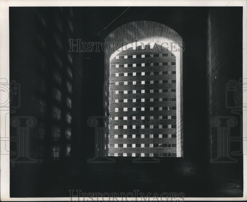 Load image into Gallery viewer, 1966 Press Photo Wooden lattice across doorway of cell in fort - nob09610
