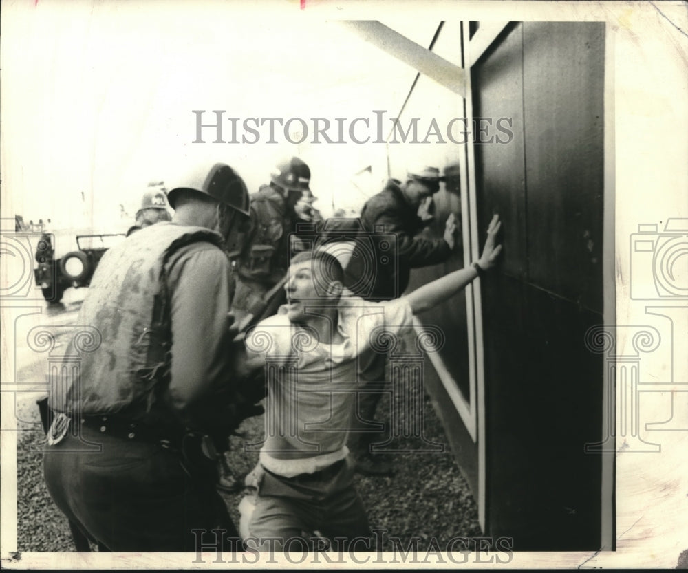 1968 Press Photo Mock riot at Ft. Gordon&#39;s Military Police School. - nob09768