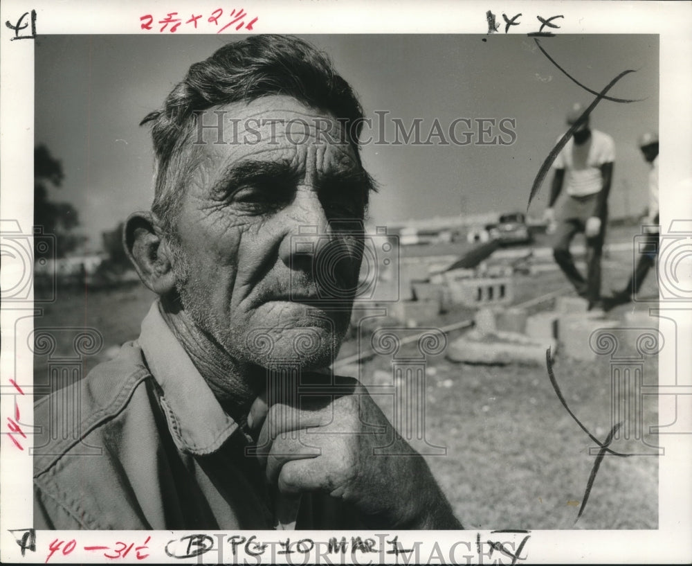 1970 Press Photo Tom Ferlich in front of his property after Hurricane Camille.- Historic Images