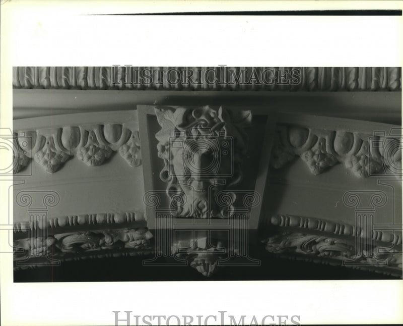 Load image into Gallery viewer, 1969 Press Photo Molding in foyer, Mike and Kim Felger's dream house - nob09999
