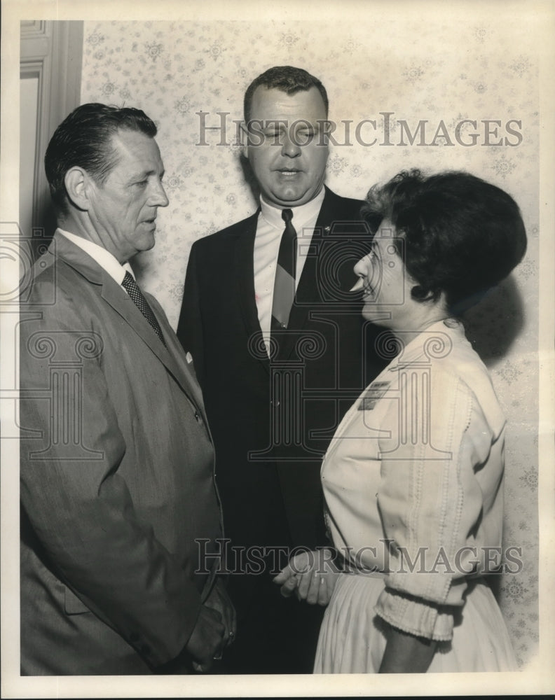 Load image into Gallery viewer, 1966 Press Photo Members of the LA CD Dir Association - nob10371
