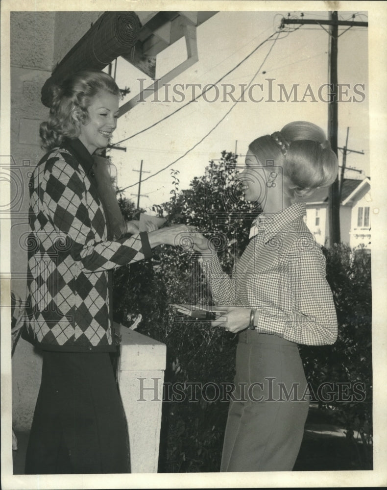 1973 Press Photo Mrs. Betty White &amp; Mrs. Frank Fiasconaro Jr in Mothers March- Historic Images