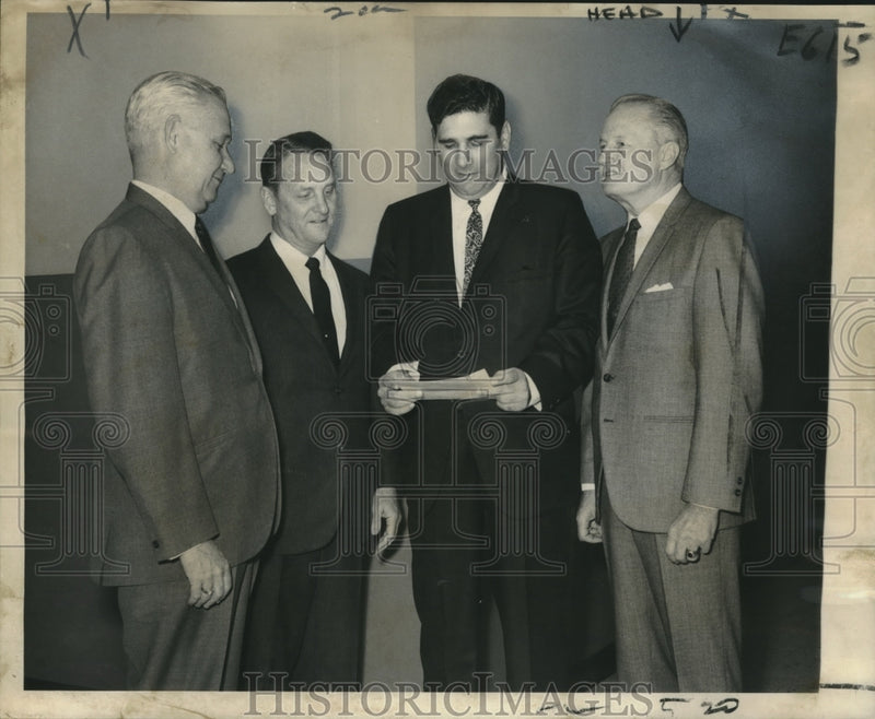 Load image into Gallery viewer, 1968 Press Photo Planners discuss schedule of 16th annual Modern Mailing Seminar
