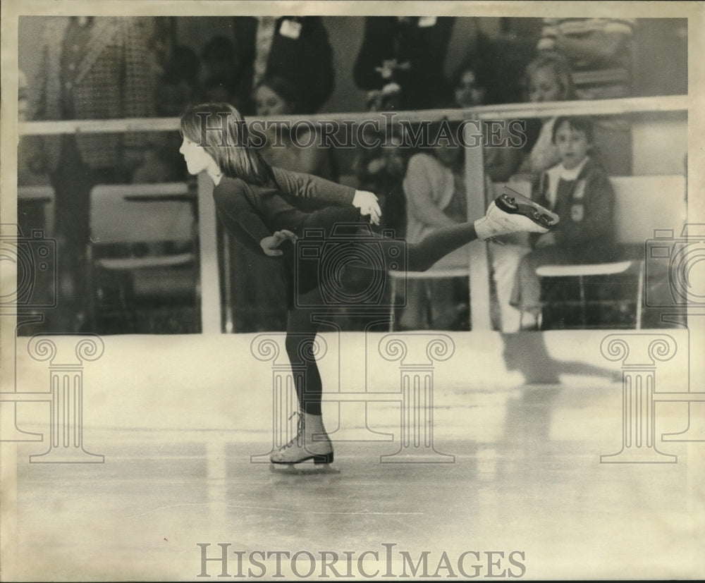 1976 Press Photo Fiesta Plaza Ice Rink- Historic Images