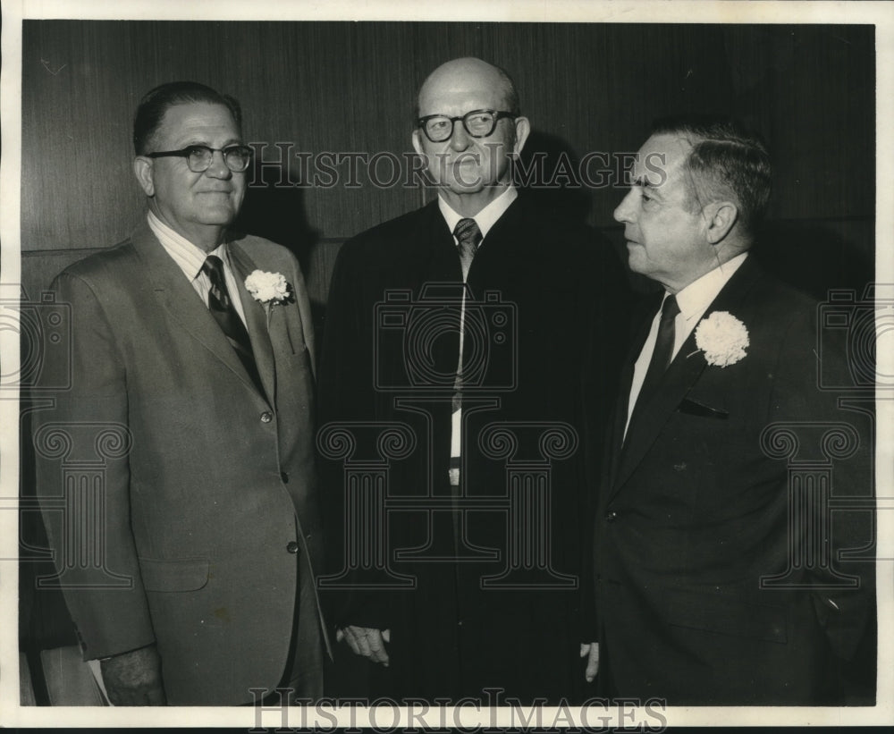 1970 Press Photo Group honoring Chief Fournet - nob11142