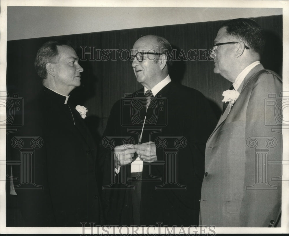 1970 Press Photo Chief Justice Fournet & others at retirement party. - nob11147