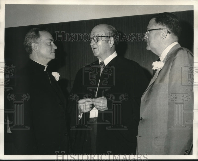Load image into Gallery viewer, 1970 Press Photo Chief Justice Fournet &amp; others at retirement party. - nob11147
