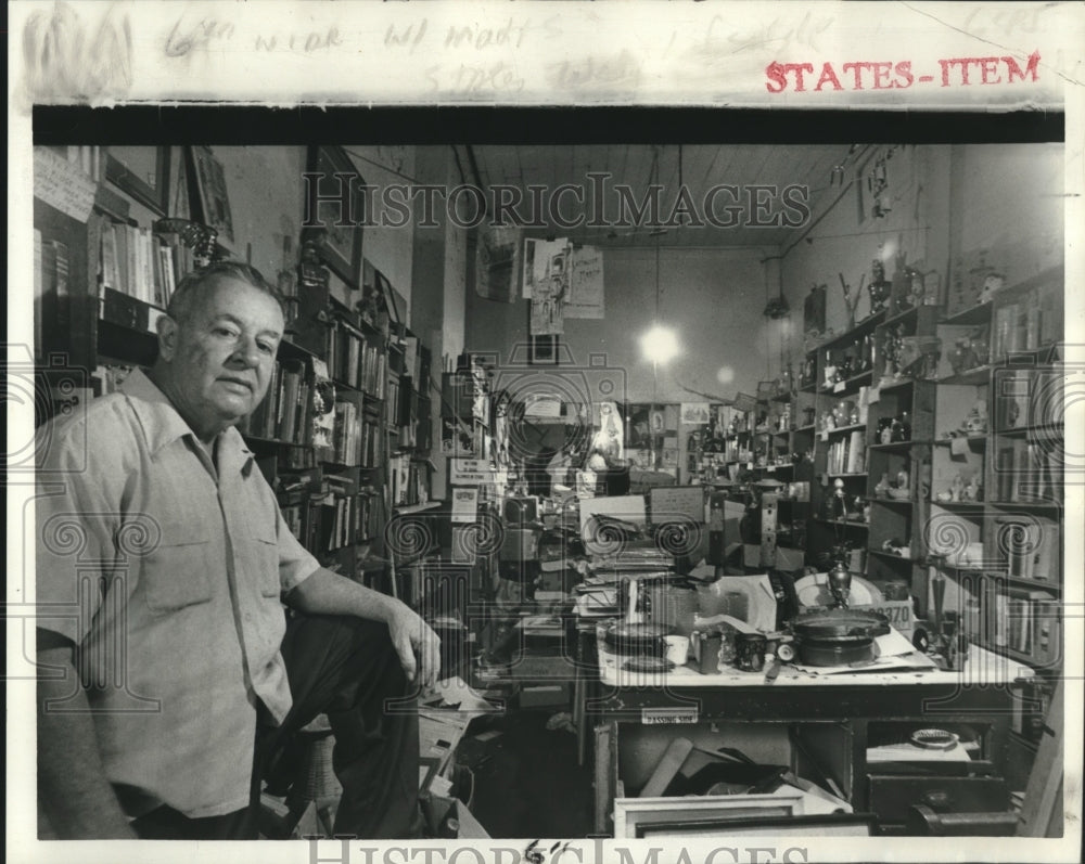 1978 Press Photo Matt Fiegler, host to Quarter&#39;s &#39;used book society&#39; - Historic Images