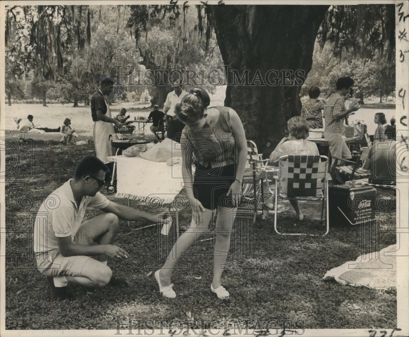 Load image into Gallery viewer, 1963 Press Photo Wayne Knotts helps his wife with bug spray, Audubon Park

