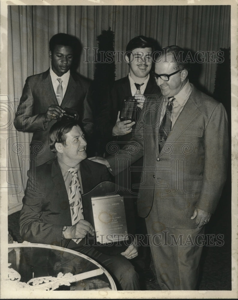 1971 Press Photo Dr. Joseph Fontana & others at awards ceremony.- Historic Images
