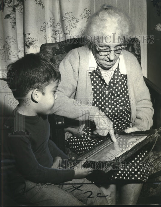 1968 Press Photo Mrs. Darius Fontenot reads Chachere family record to Devlin