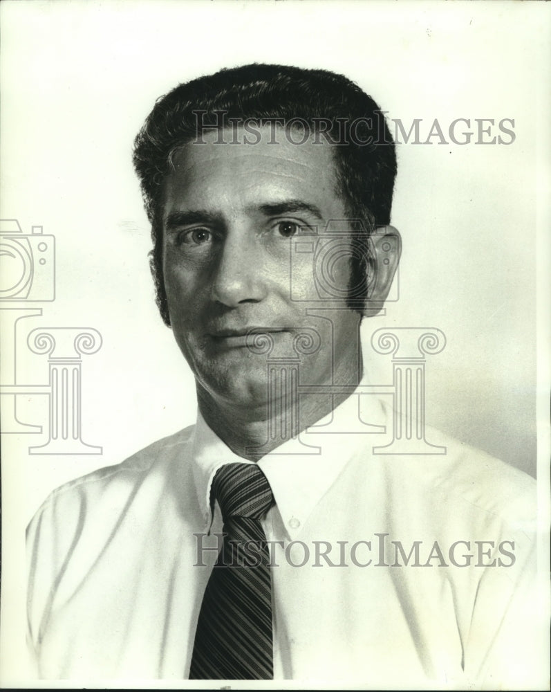 1972 Press Photo Paul C. Frederick, assistant principal at Jesuit High School.- Historic Images