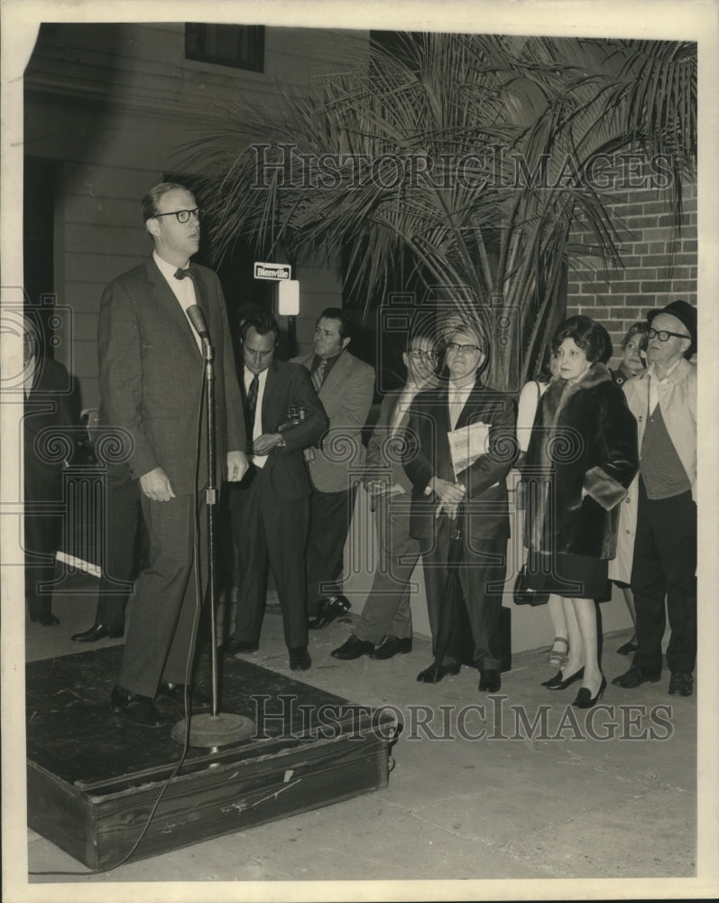 1972 Press Photo Richard W. Freeman, Jr. speaks at Exchange Alley dedication- Historic Images