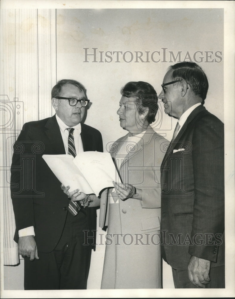 1970 Press Photo Leaders plan for the Science Fair at Chamber of Commerce- Historic Images