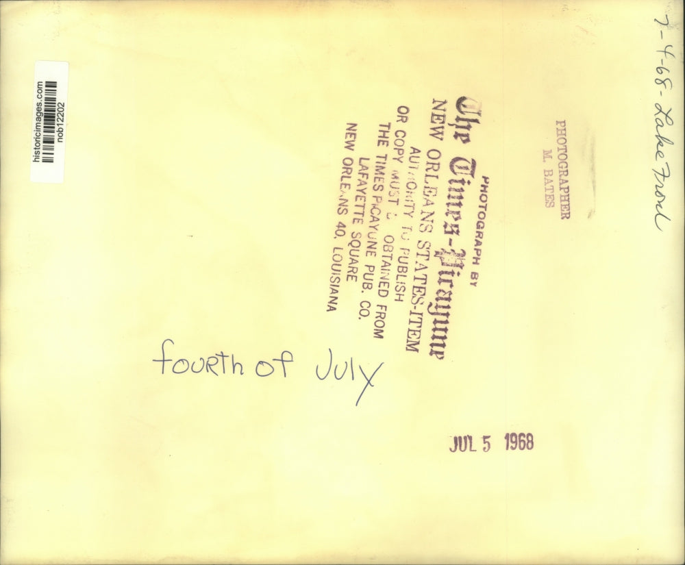 1968 Press Photo Residents celebrate Fourth of July at Lakefront - nob12202