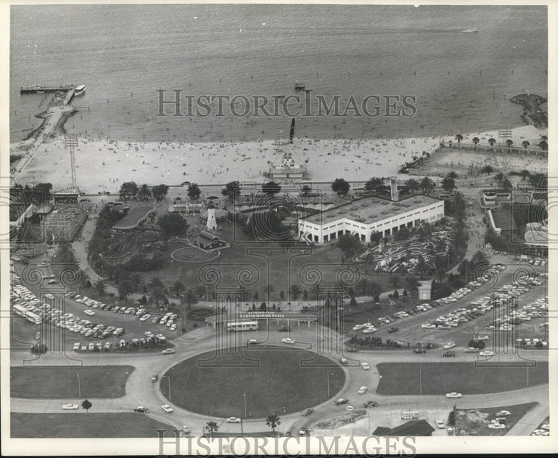 Load image into Gallery viewer, 1961 Press Photo General view of Fourth of July celebration - nob12204
