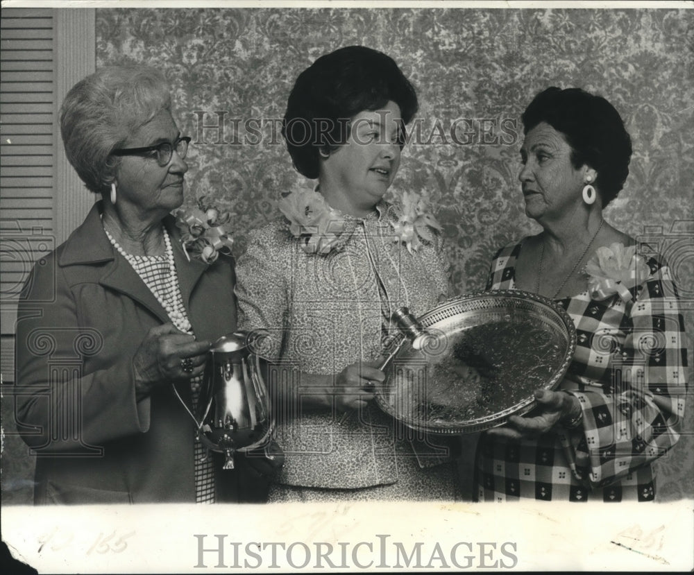 1977 Press Photo Jefferson Parish Council of Garden Clubs Inc. award winners- Historic Images