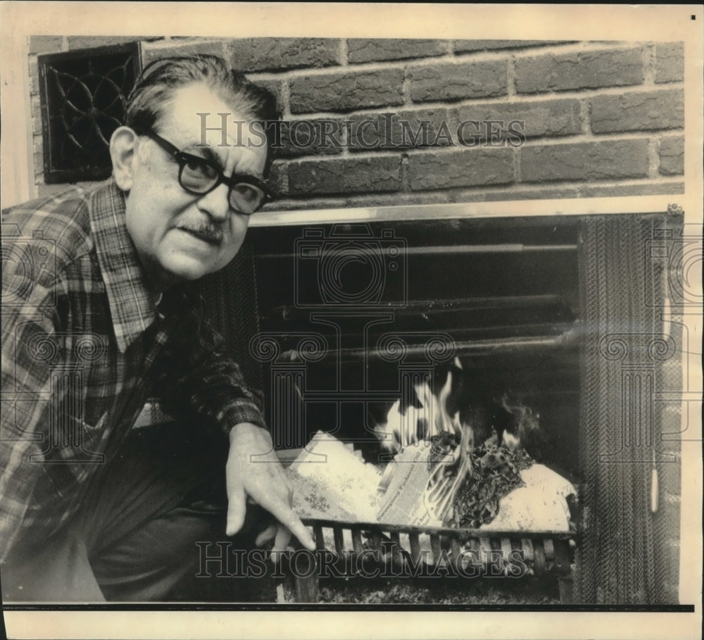 1974 Press Photo Wallace Soucy shows his fireplace heating system. - nob12555