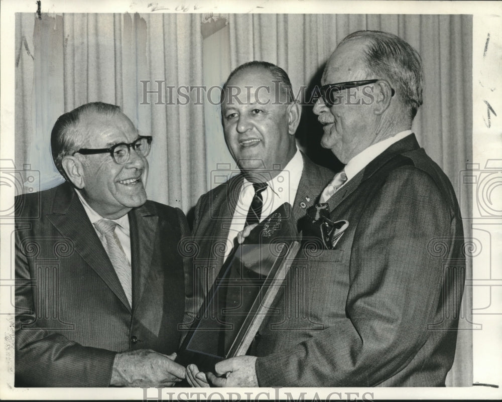 1970 Press Photo Senator Austin J. Fontenot, honored as &quot;Cajun of the Year&quot; - Historic Images