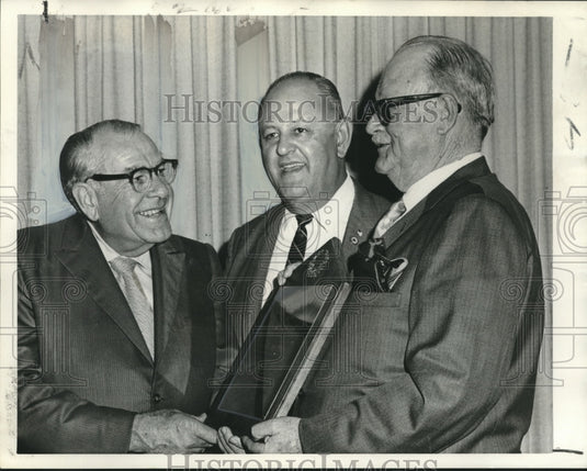 1970 Press Photo Senator Austin J. Fontenot, honored as "Cajun of the Year" - Historic Images