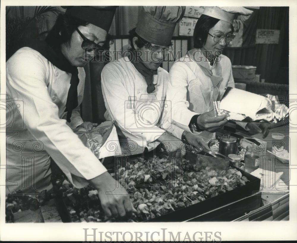 1975 Press Photo Servers at the Food Festival- Historic Images