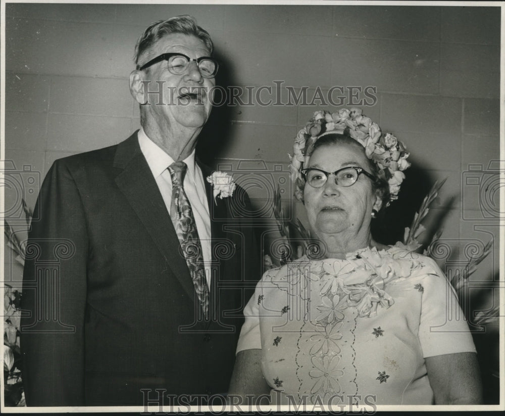 1970 Press Photo Mr. & Mrs. Walter Frazier, Sr. celebrate golden anniversary.