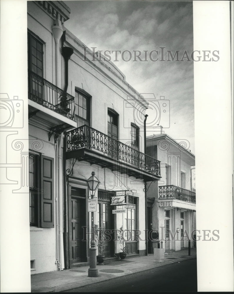 1972 Press Photo Exterior of Larry &amp; Angel, hair dressers, at 726 St. Louis St.- Historic Images