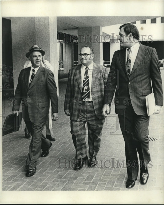 1977 Press Photo Walter C. Frey and others chat as they walk - nob13270