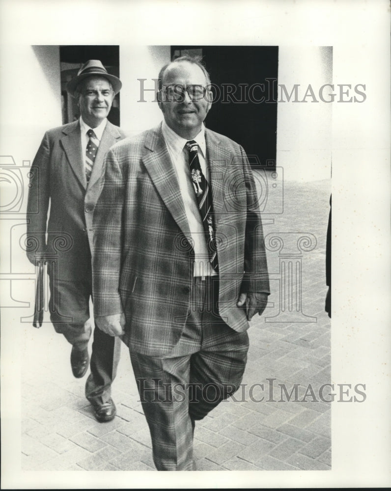 1977 Press Photo Walter C. Frey and other leaving building- Historic Images