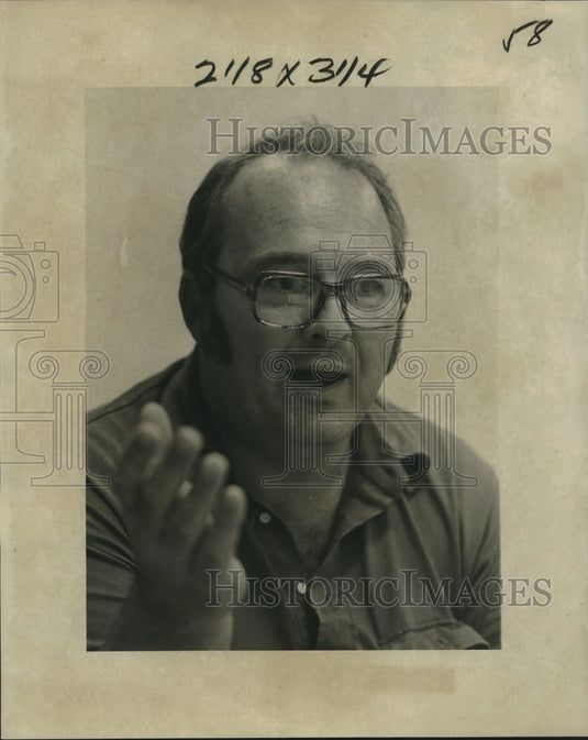 1977 Press Photo Walter Frey gestures and he talks- Historic Images