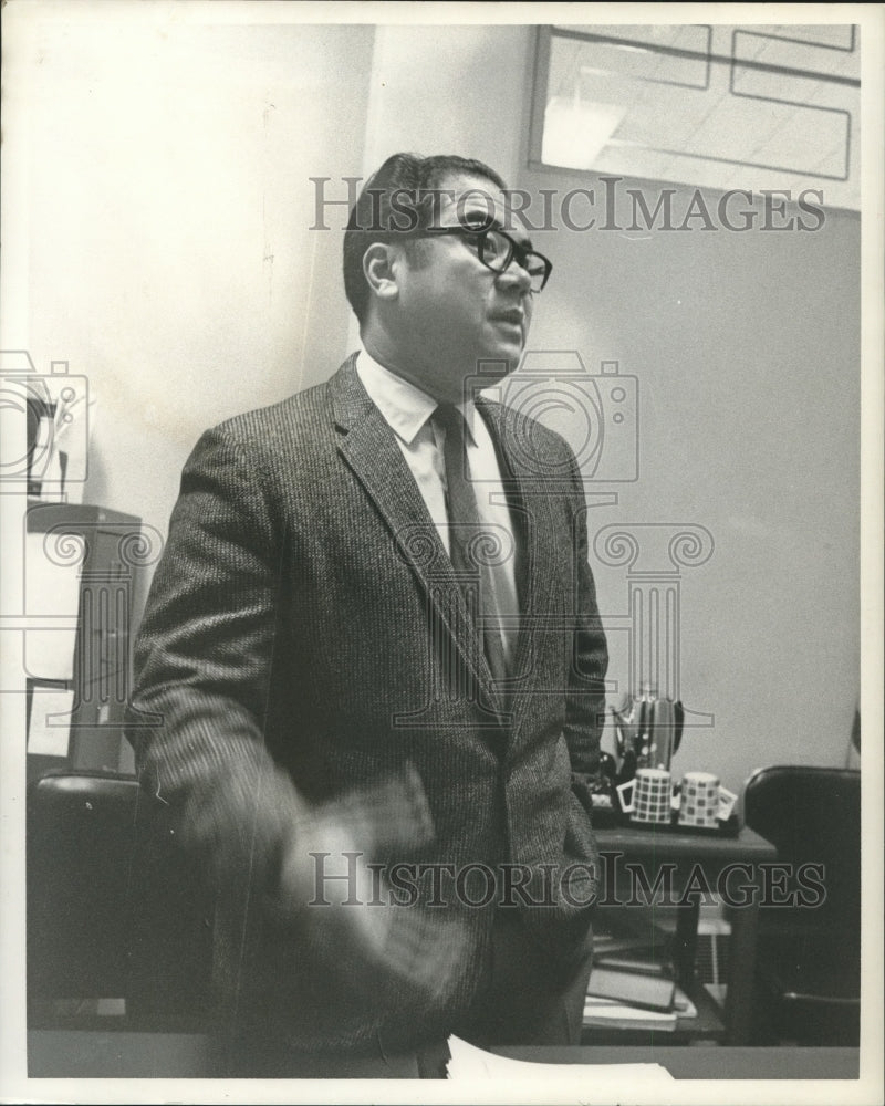 1970 Press Photo Assistant Principal James R. Galendez, West Jefferson High - Historic Images