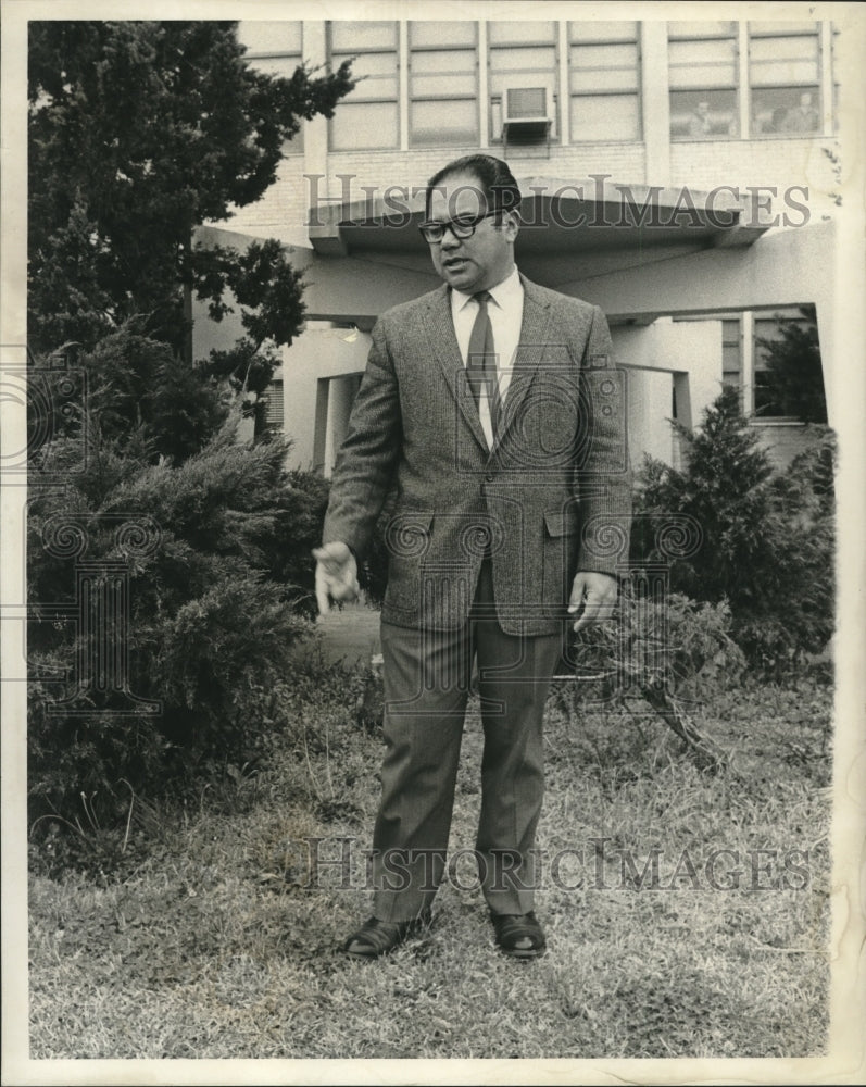 1970 Press Photo Assistant Principal James R. Galendez, West Jefferson High