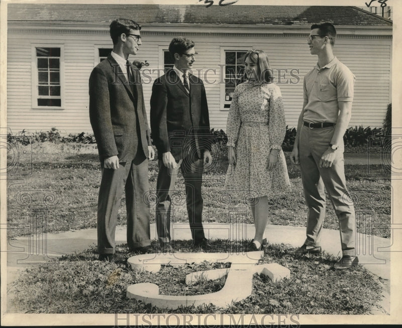 Load image into Gallery viewer, 1966 Press Photo Jack Sperling, Julian Landau, Margaret M'Gill and Jim Beam
