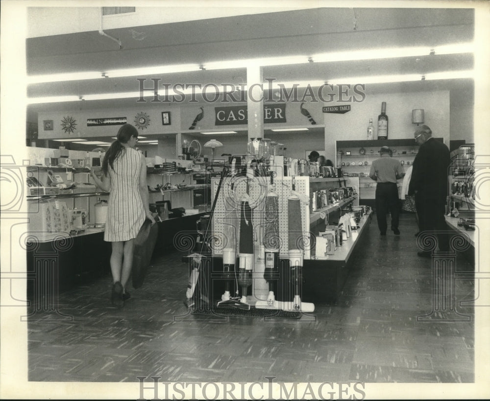 1972 Press Photo General Distributors New Store, 1805 Air Line Highway- Historic Images