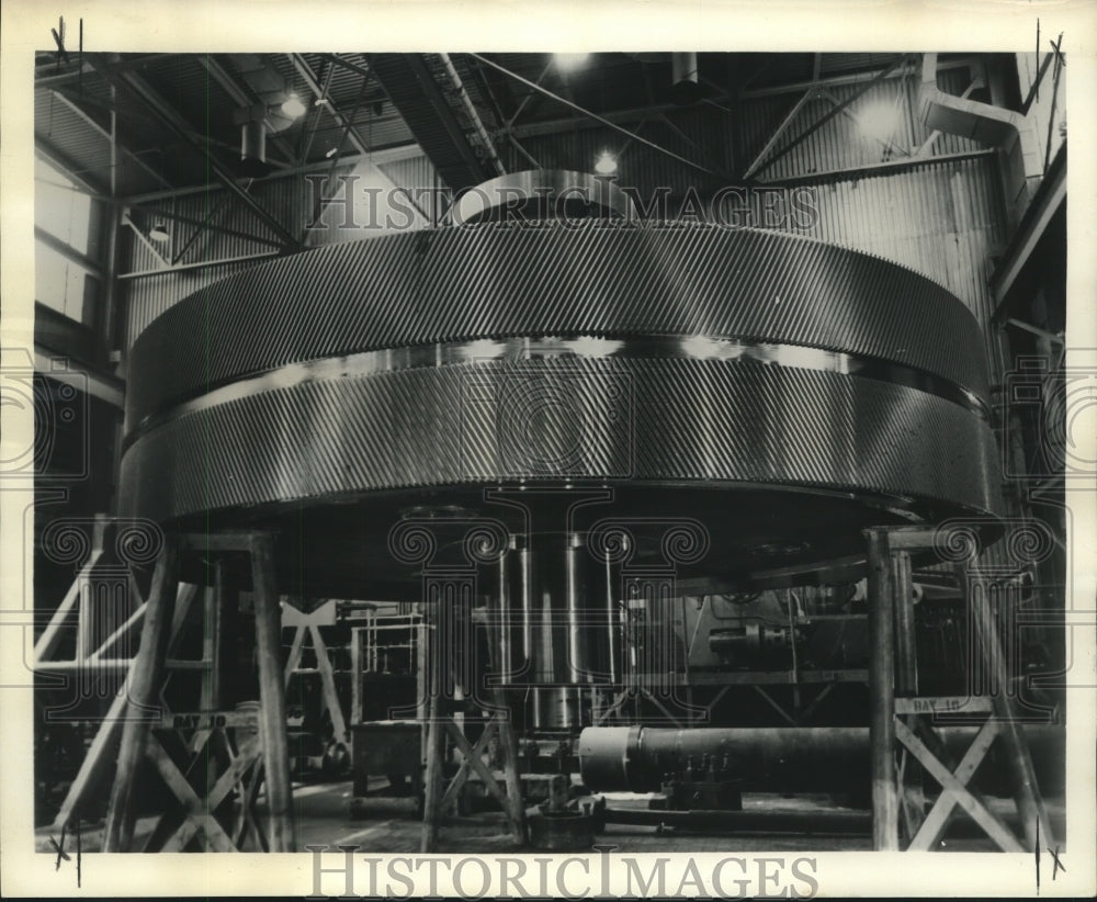 1974 Press Photo Bull gear manufactured at General Electric&#39;s marine turbine- Historic Images