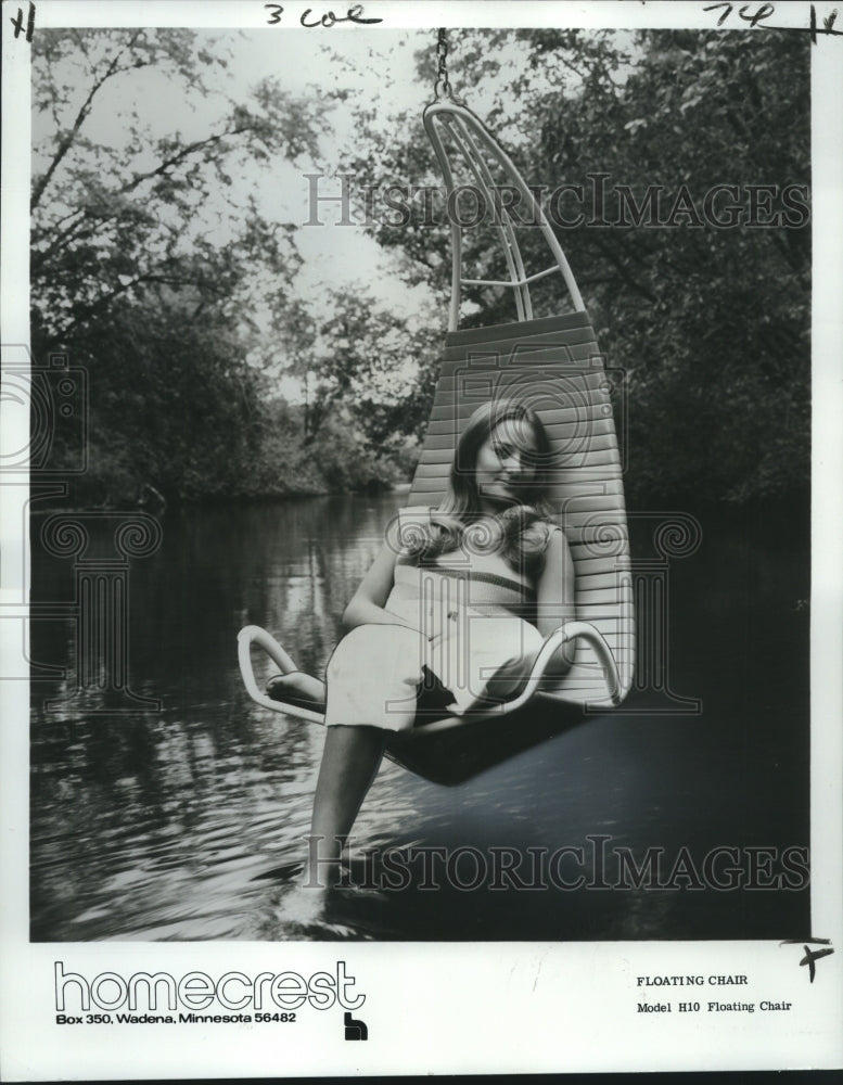 1975 Press Photo Homecrest Floating Chair.- Historic Images