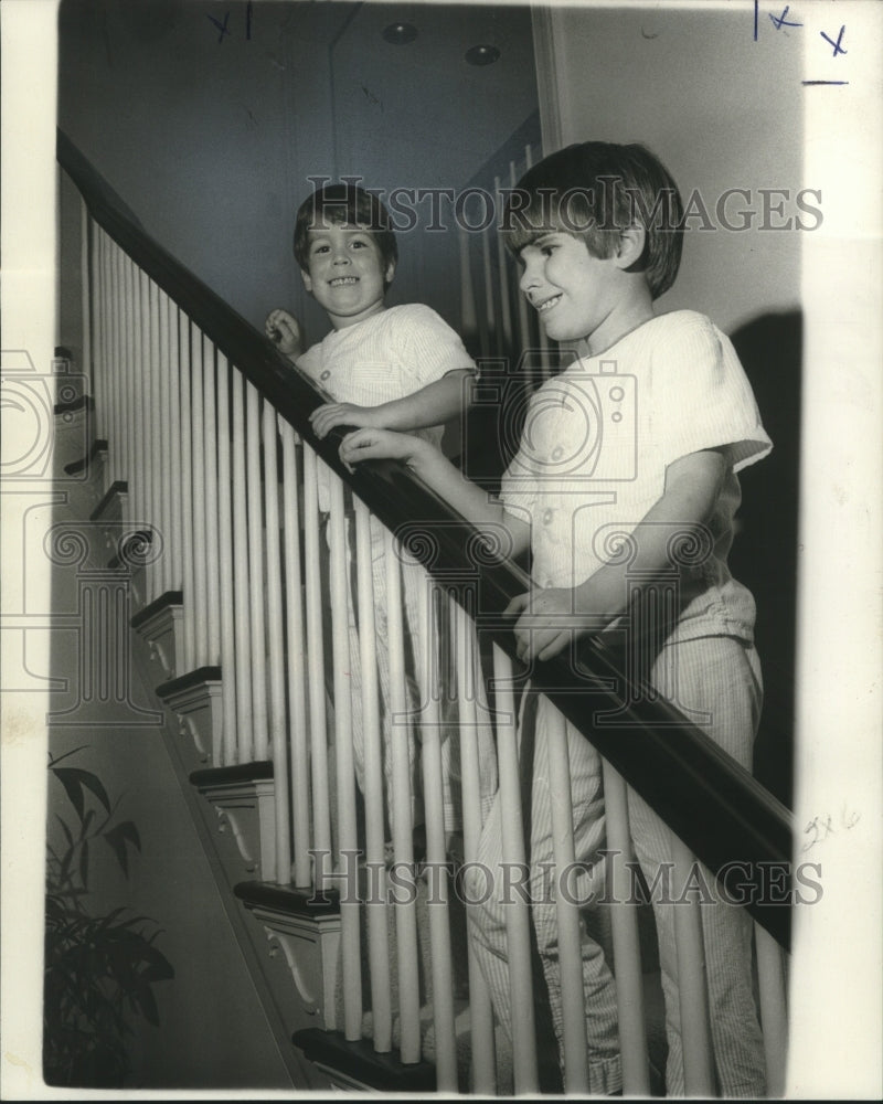 1972 Press Photo George Frierson and Louis L. Frierson, Jr. pose for a picture