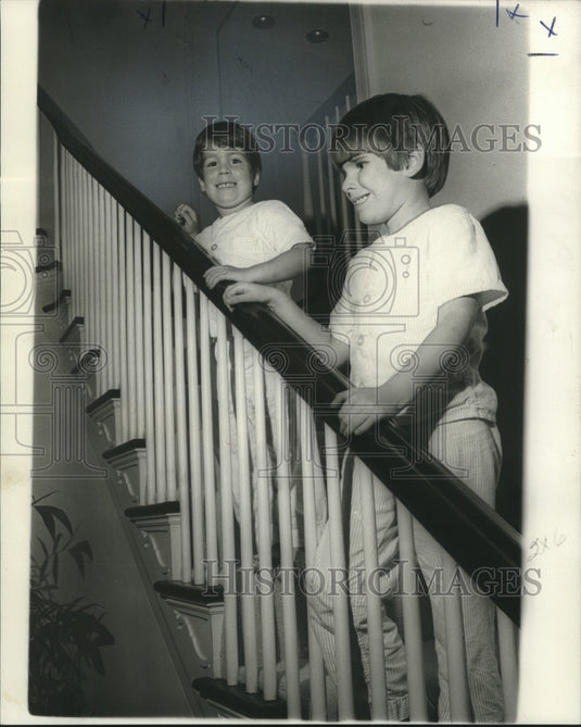 1972 Press Photo George Frierson and Louis L. Frierson, Jr. pose for a picture