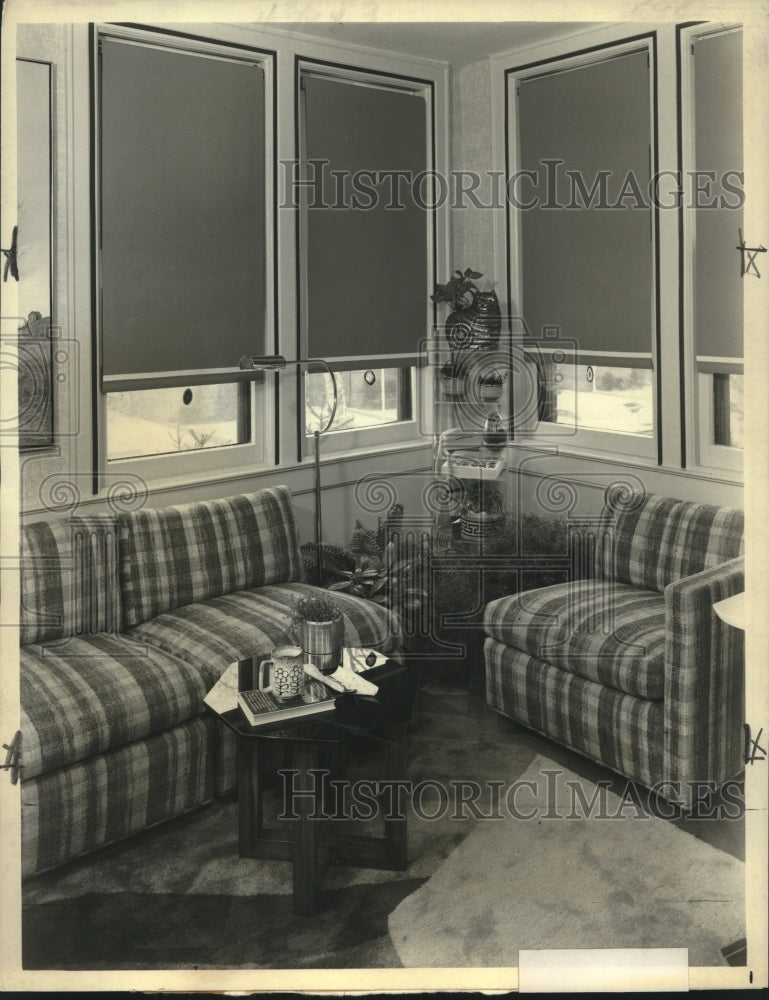 Load image into Gallery viewer, 1977 Press Photo Comfortable room with sectionals and window shades for privacy
