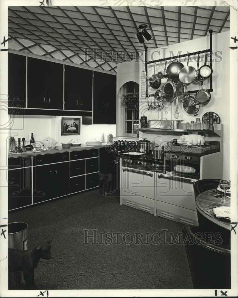 1978 Press Photo Double oven stove and wall pot rack is focal point of kitchen