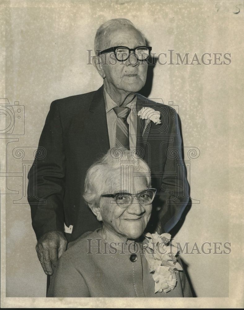 Load image into Gallery viewer, 1971 Press Photo Mr. &amp; Mrs. Frank J. Fury Sr. Celebrate 60th Wedding Anniversary
