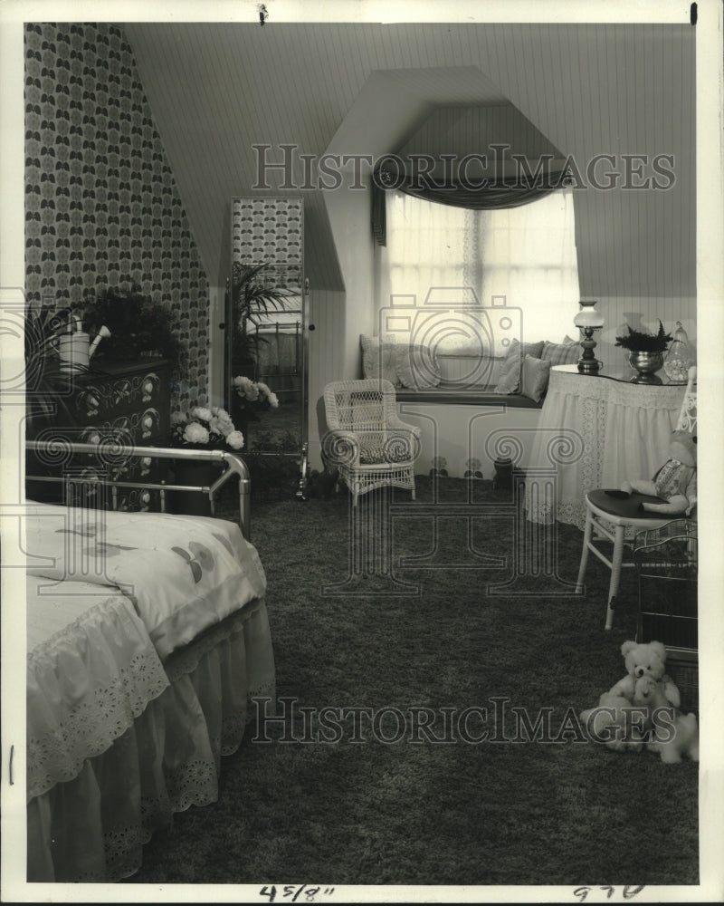 1976 Press Photo Adorable Little Girl&#39;s Room Featuring Burlington House Carpet- Historic Images