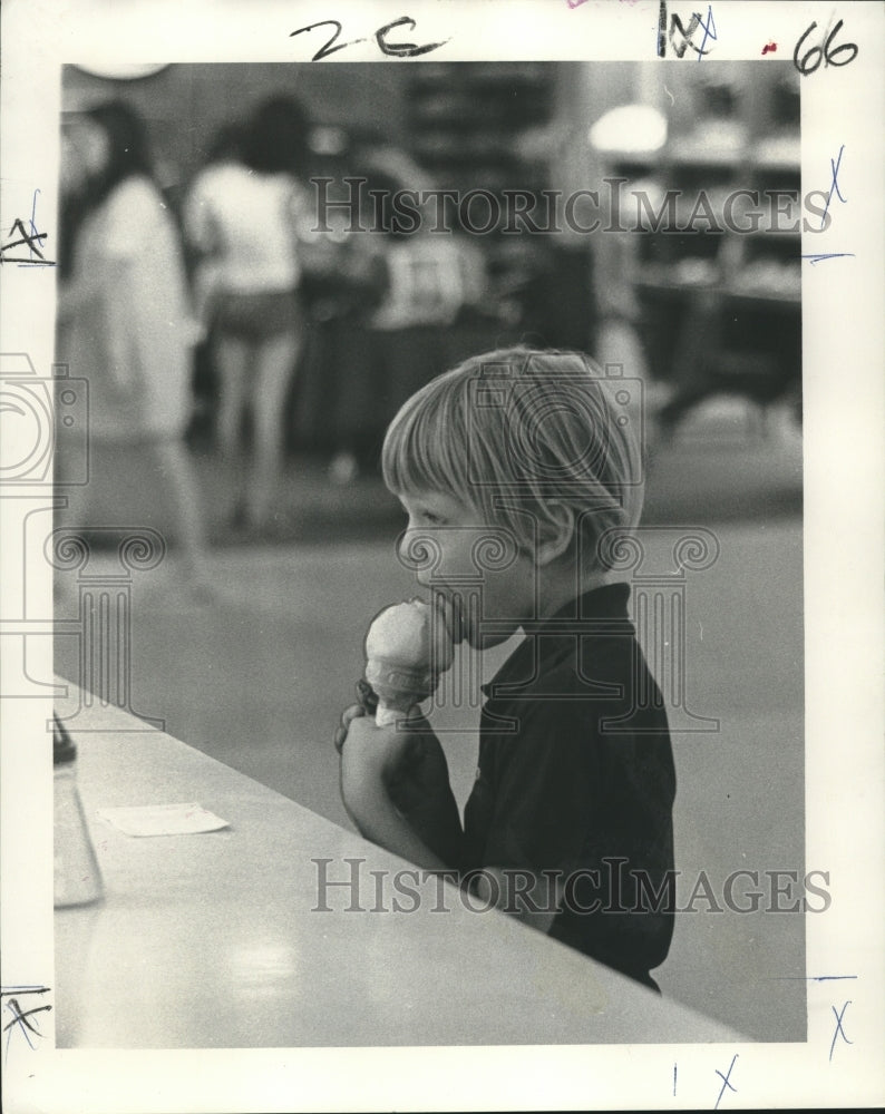 1972 Press Photo Boy eating ice cream on cone- Historic Images